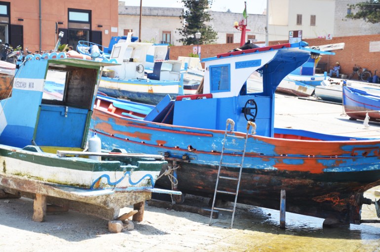 porto-favignana-barca-visit-sicilia