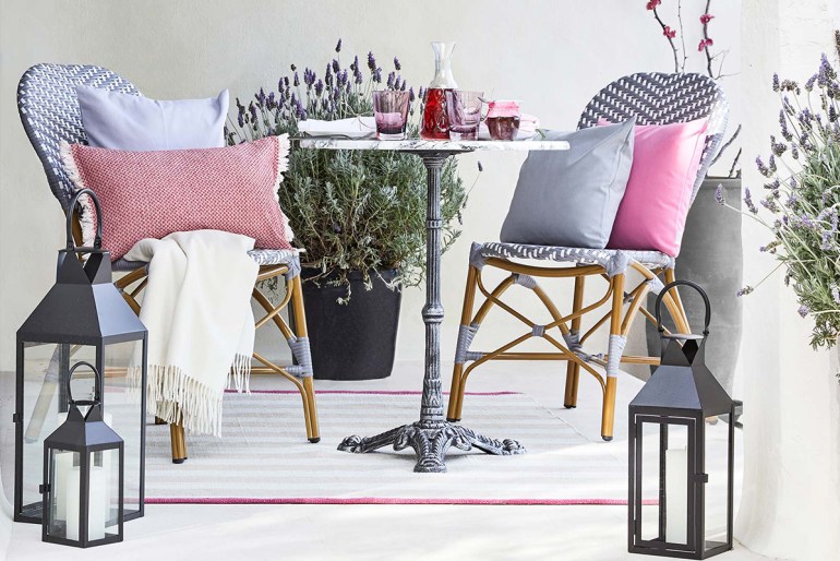 Idee di design per arredare il terrazzo in stile provenzale