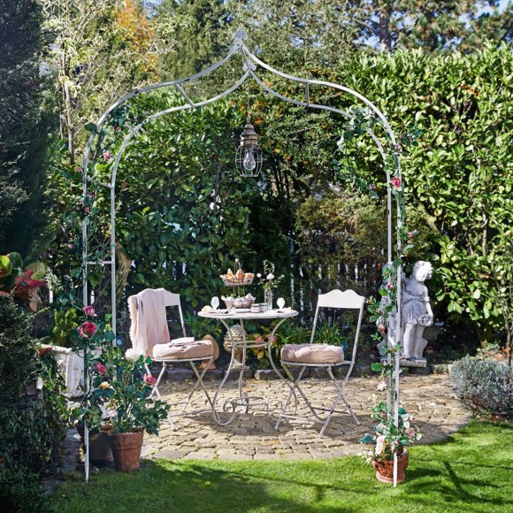 Idee di design per arredare il terrazzo in stile shabby chic